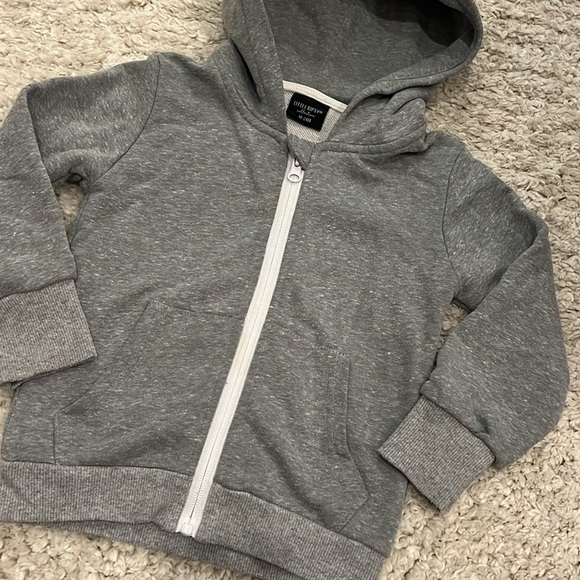 Little Bipsy 18-24 heathered gray zip up sweatshirt in excellent used condition - Picture 3 of 4